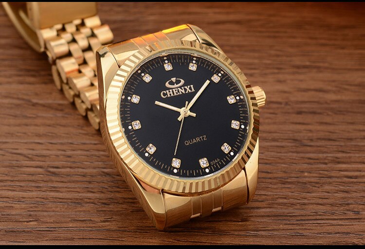Golden Waterproof  Wristwatch with luxury Quartz